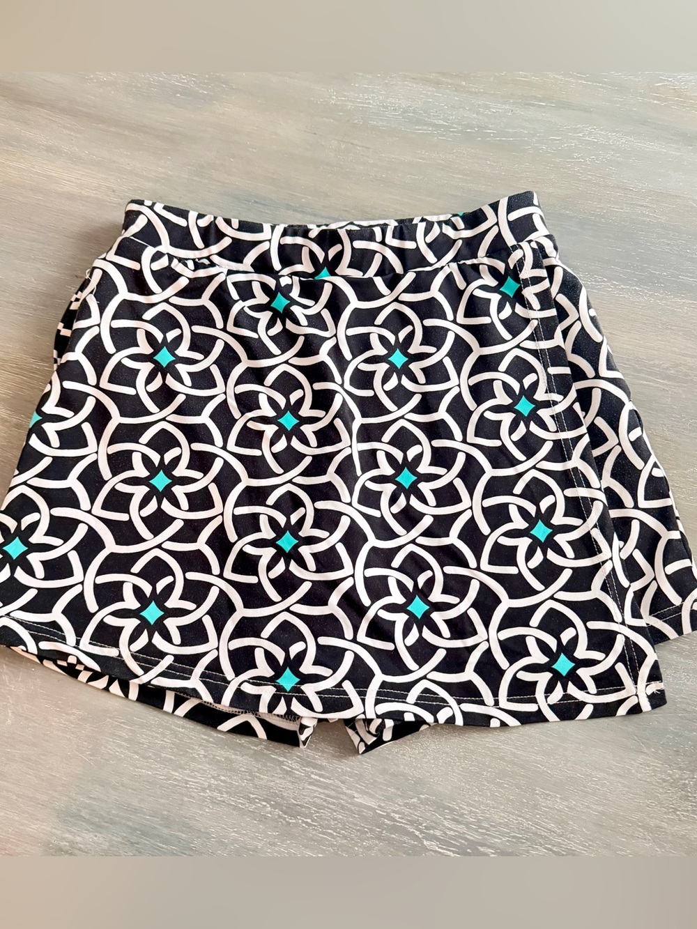 Banana Boat UPF 50+ Women’s Skort Black White Geometric Print, Size Medium